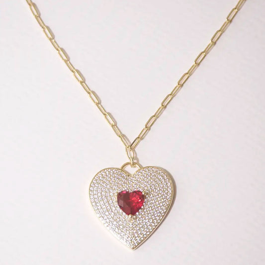 Cadena dorada corazón rojo