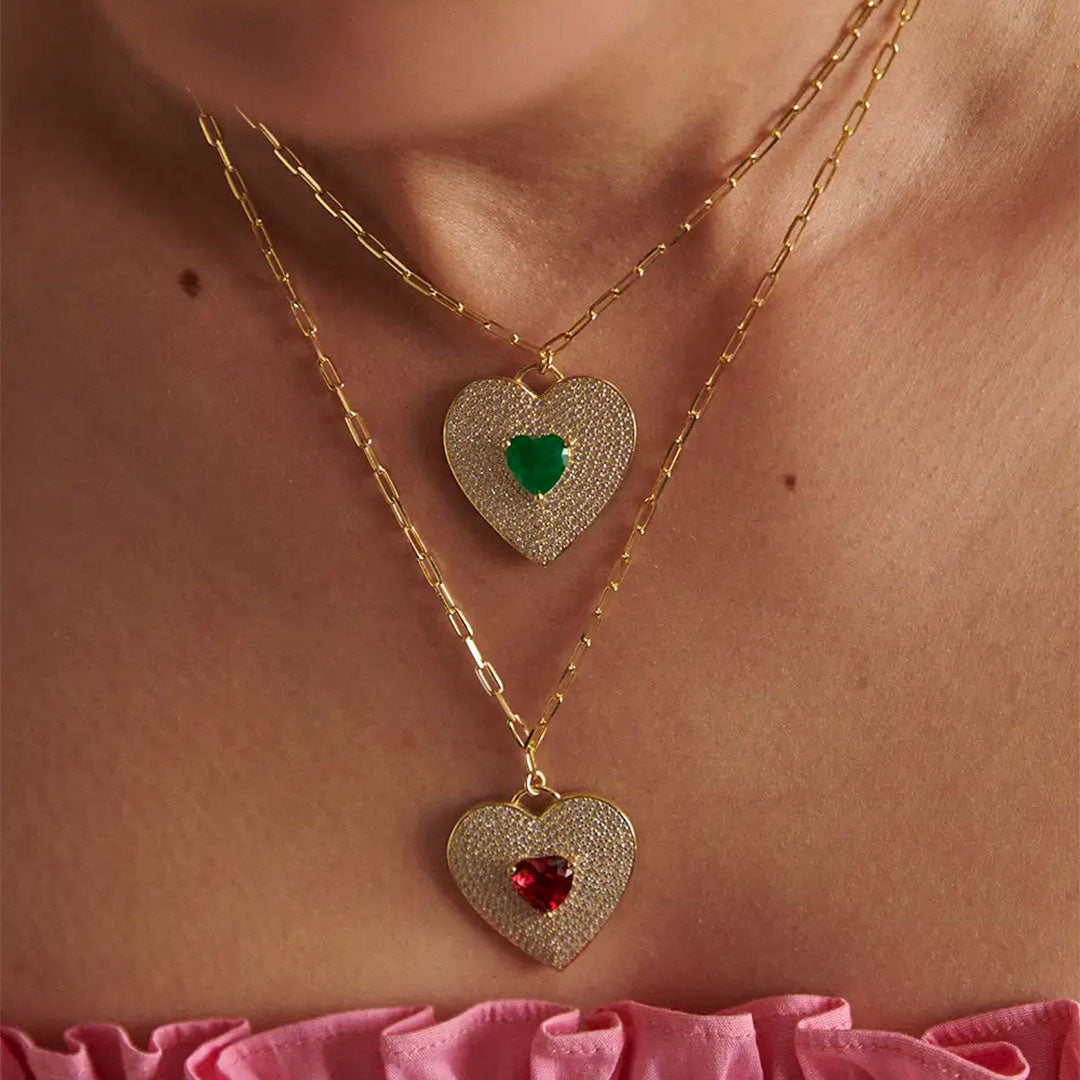 Cadena dorada corazón rojo
