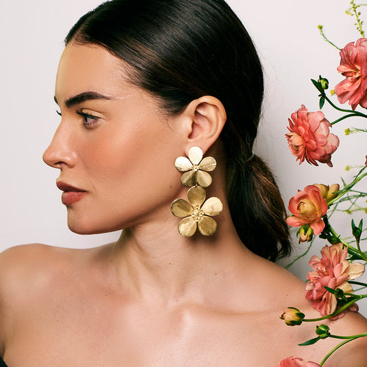 Aretes Gardenia Doradas