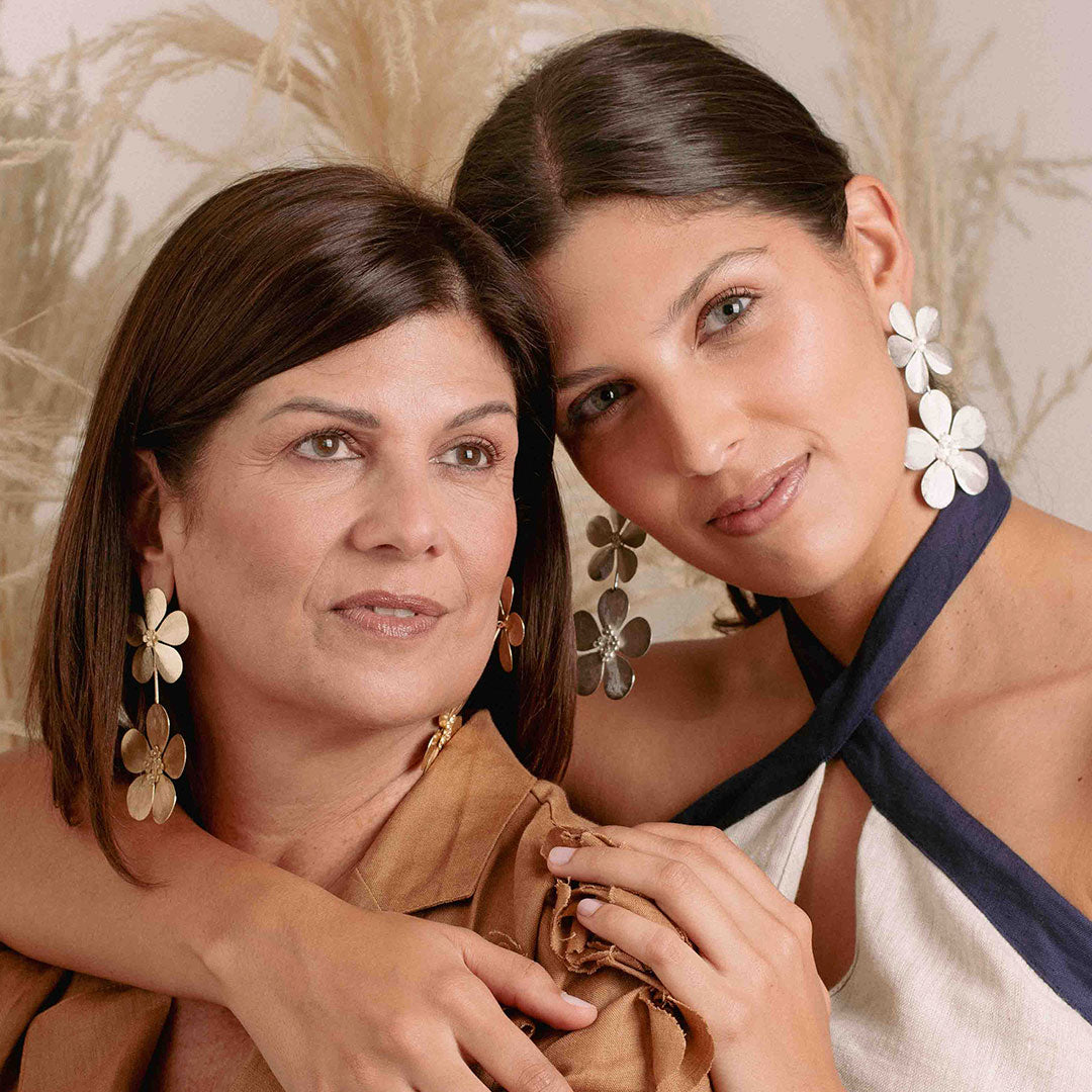 Aretes Gardenia Doradas