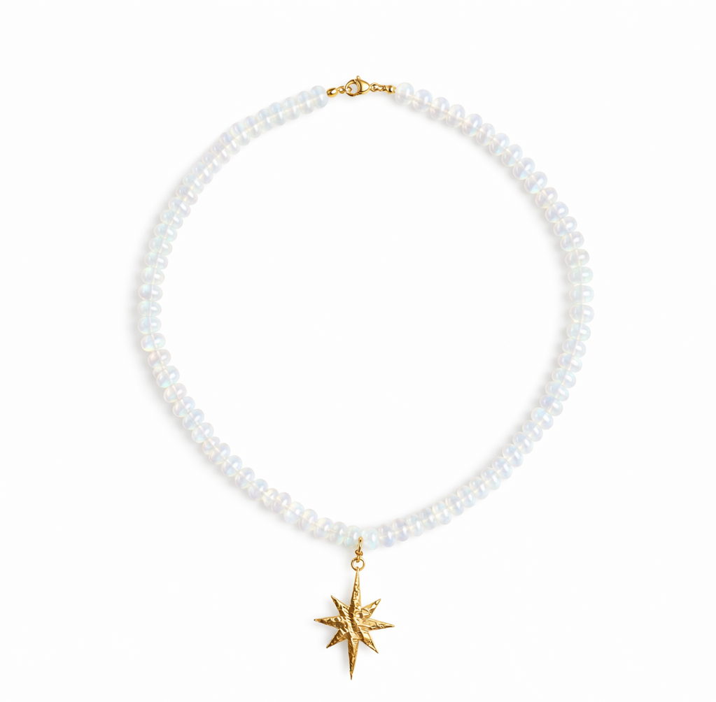 Collar Estelar Opalo con dije de Estrella Dorada