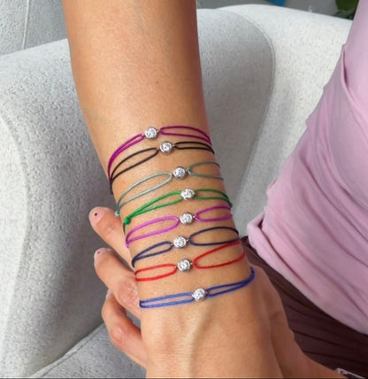 Pulsera Hilo de Seda y Diamantes de Laboratorio