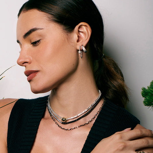 Aretes Black Rectangle hoop