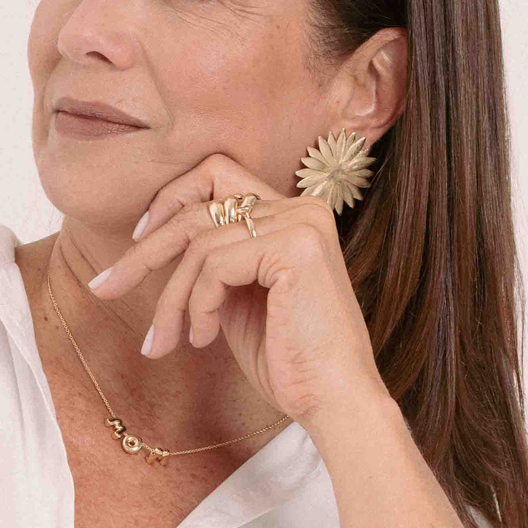 Aretes Camelia Dorados