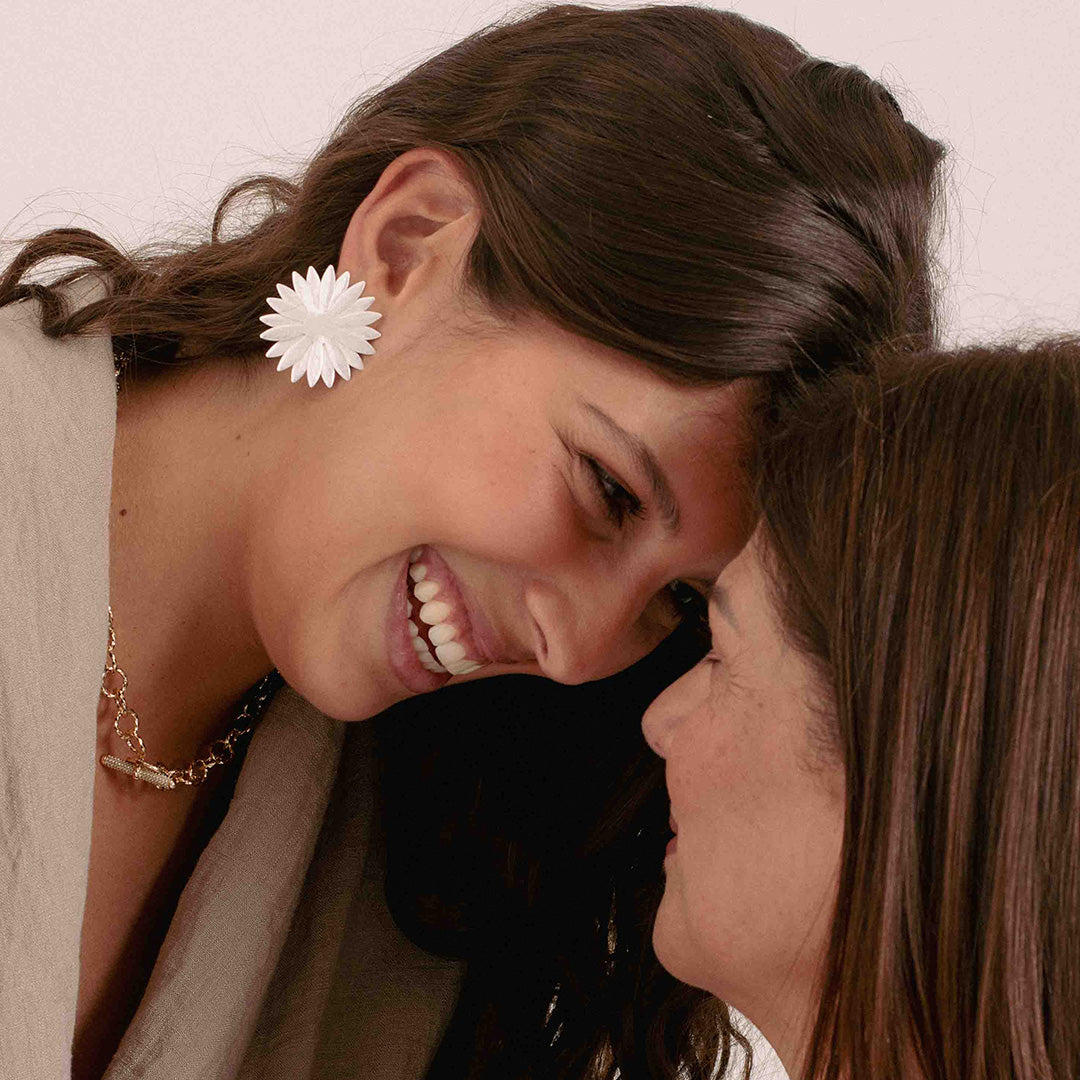 Aretes Camelia Plateados